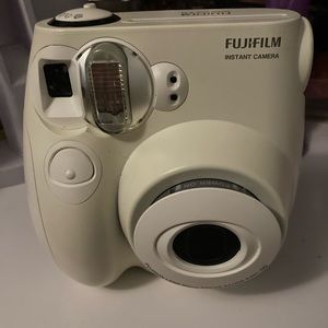 FUJI CAMERA 7s (NOT TESTED)